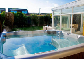 Botany Bay House with Hot Tub, close to Beach
